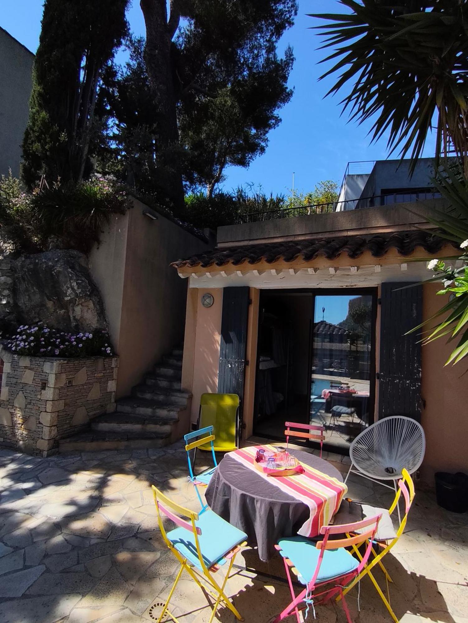 Boutique Hostel By Cassis Exterior photo